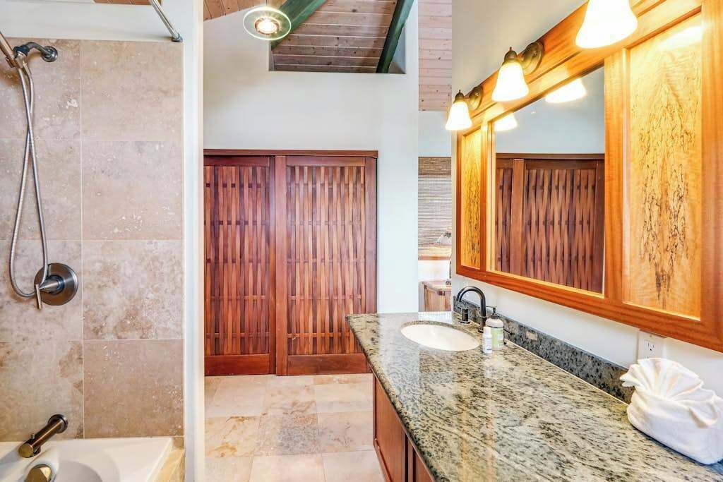 Photo of Bathroom in Honaunau-Napoopoo