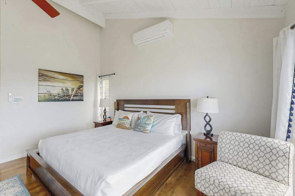 Photo of Bedroom in Hawaii Kai