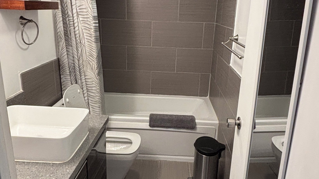 Photo of Bathroom in Downtown Honolulu