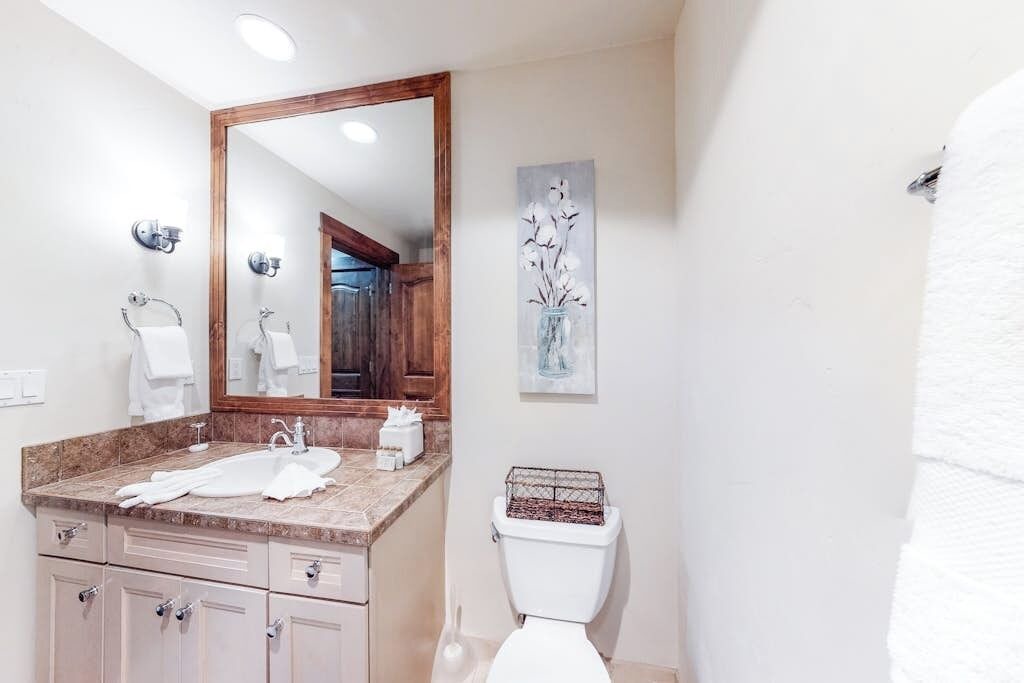 Photo of Bathroom in Four O'Clock
