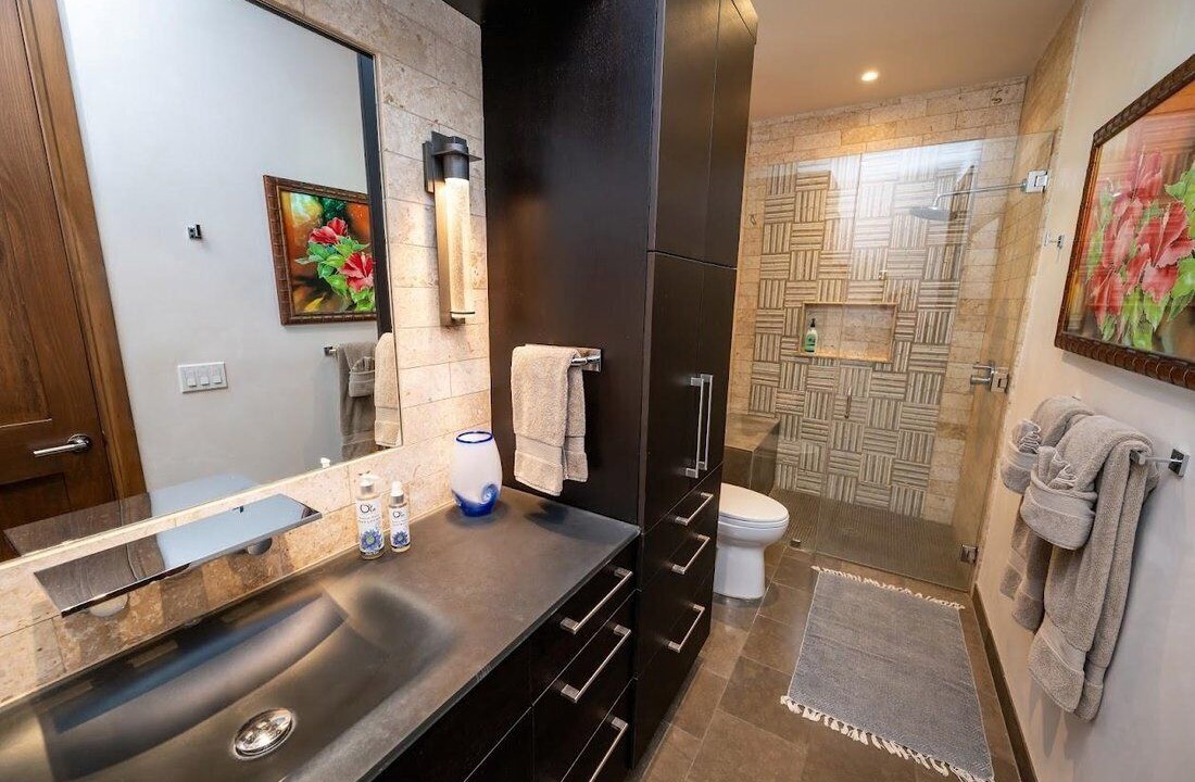 Photo of Bathroom in Halama Street