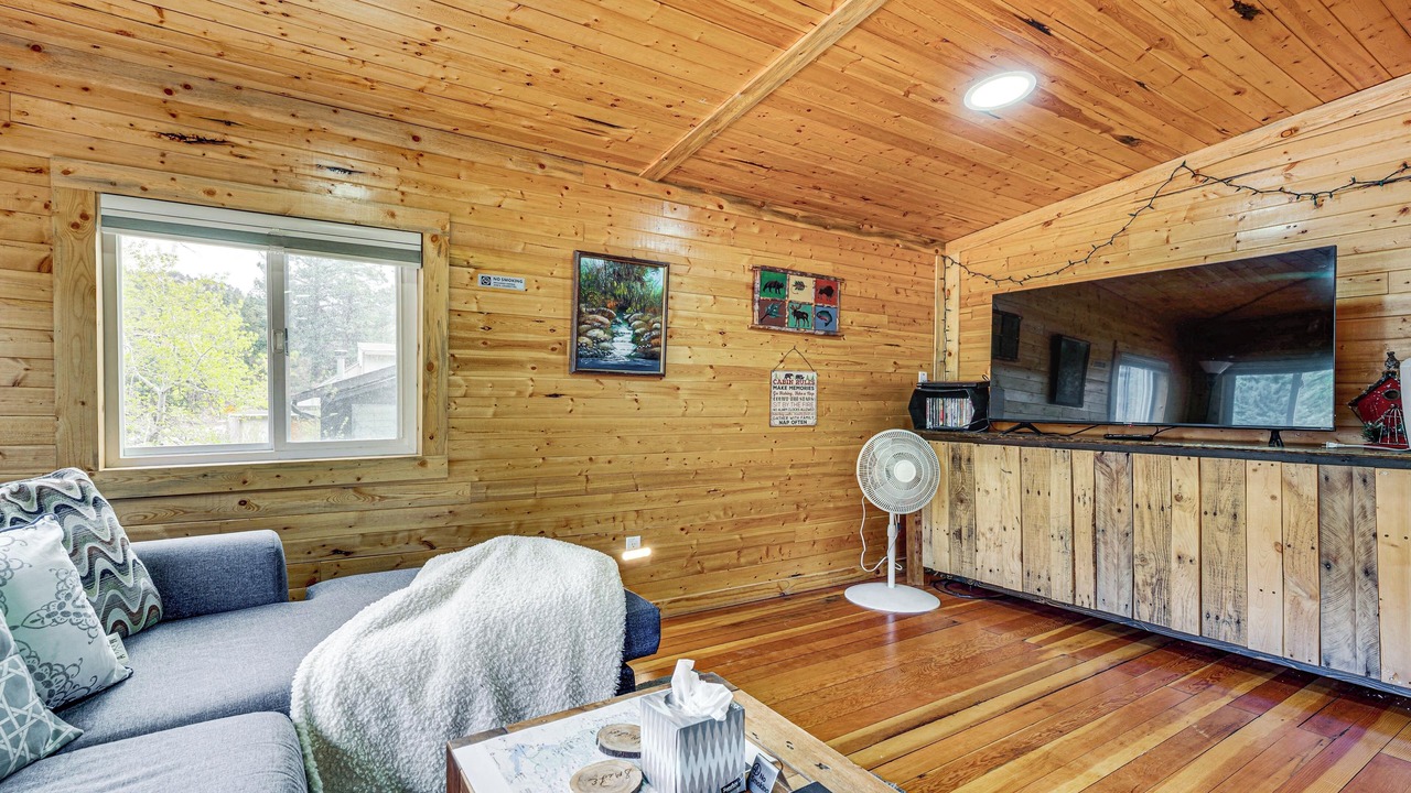 Photo of Livingroom in Drake