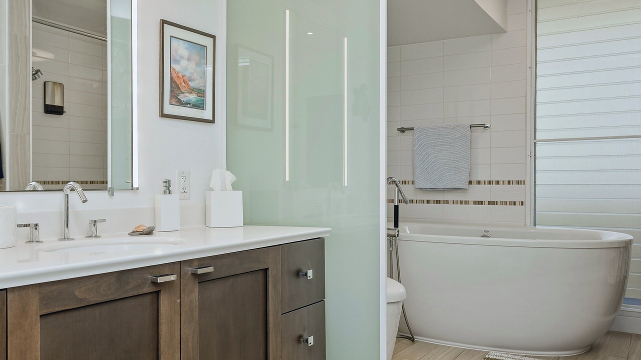 Photo of Bathroom in Diamond Head - Kapahulu - St. Louis
