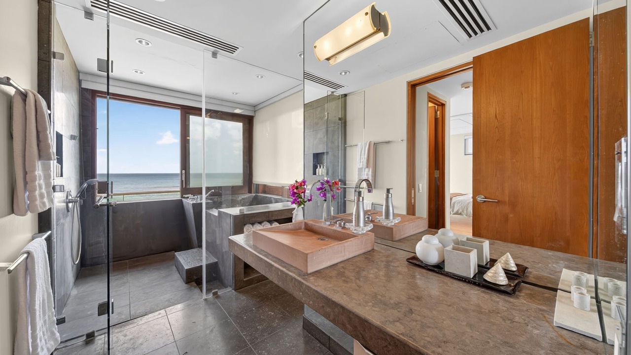 Photo of Bathroom in Haleiwa