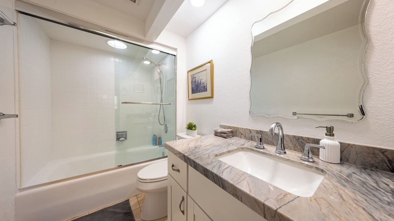 Photo of Bathroom in Kahaluu Bay