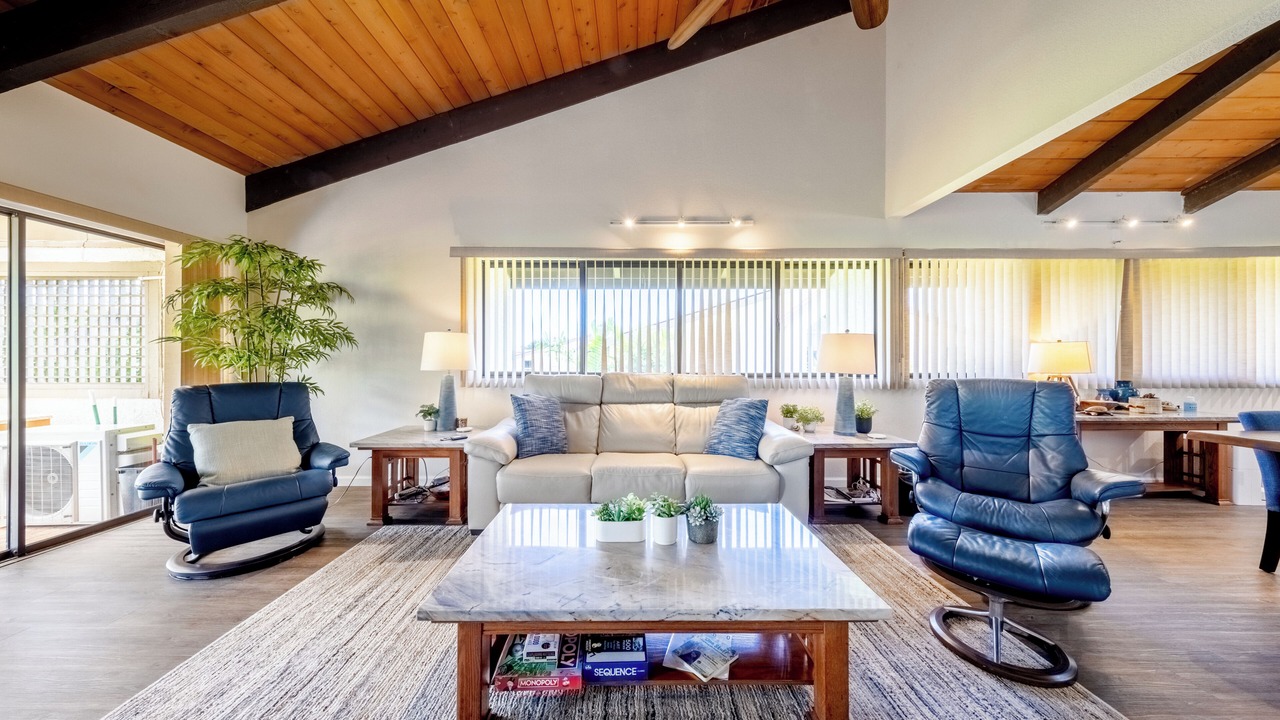 Photo of Livingroom in Kahaluu Bay