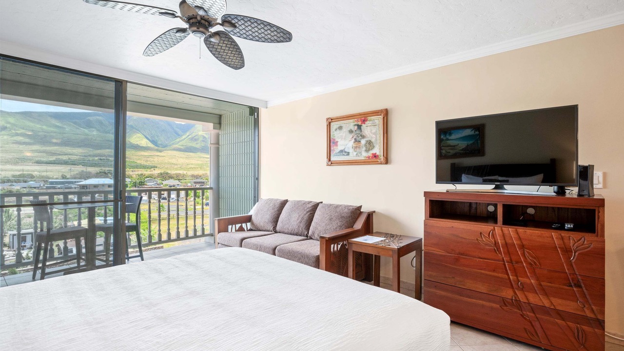 Photo of Bedroom in Historic Lahaina Front Street