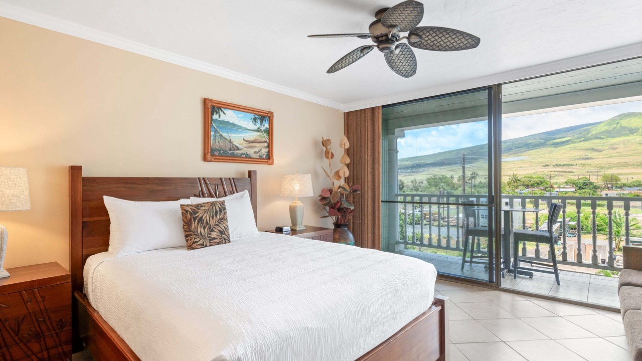 Photo of Bedroom in Historic Lahaina Front Street
