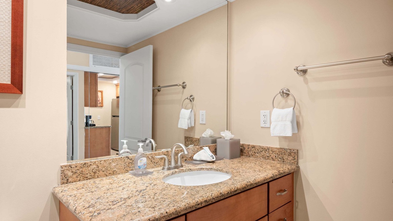 Photo of Bathroom in Historic Lahaina Front Street