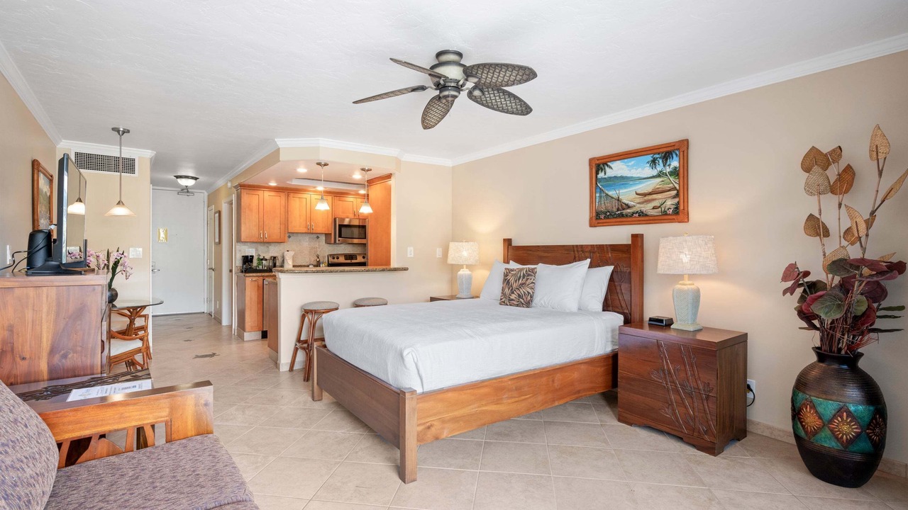 Photo of Bedroom in Historic Lahaina Front Street