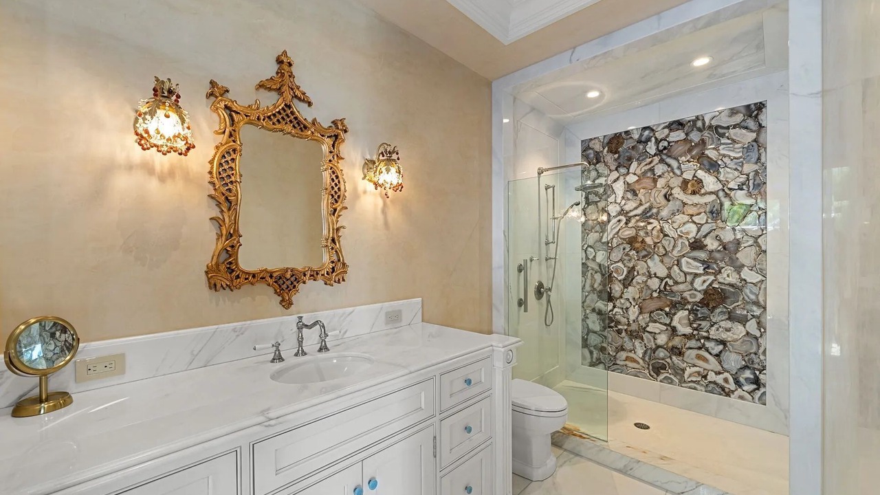 Photo of Bathroom in Lahaina