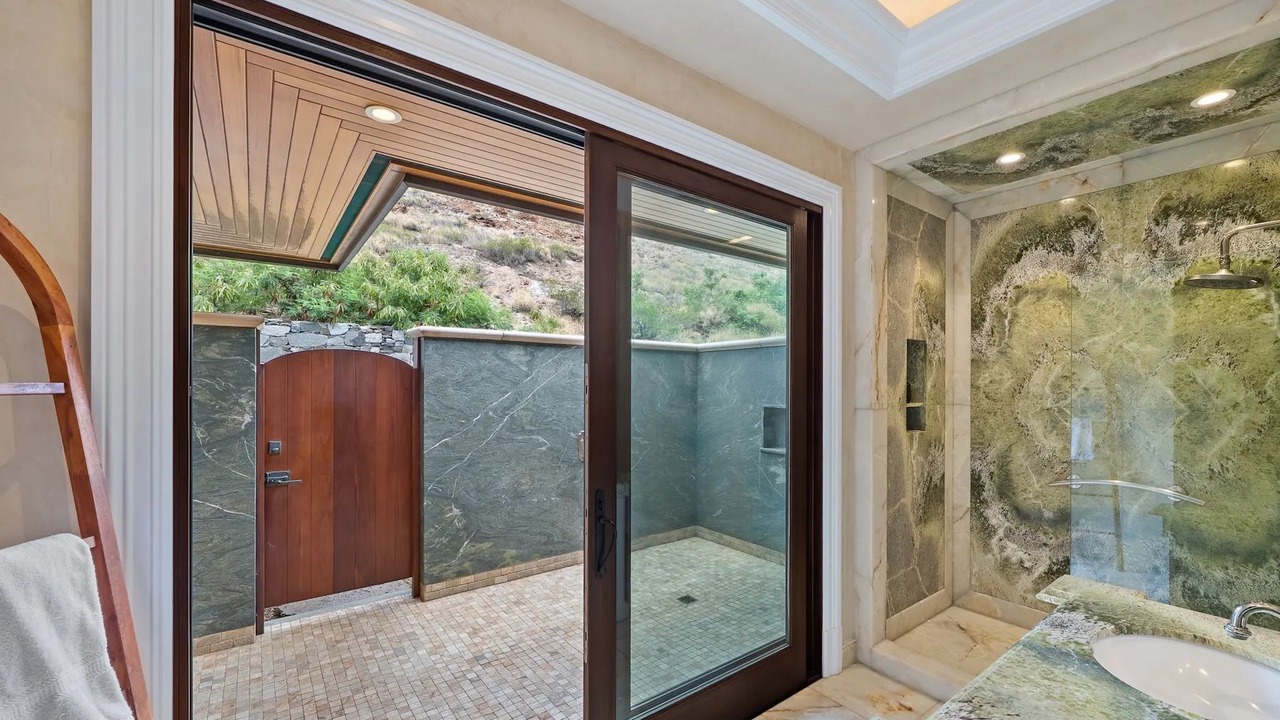 Photo of Bathroom in Lahaina