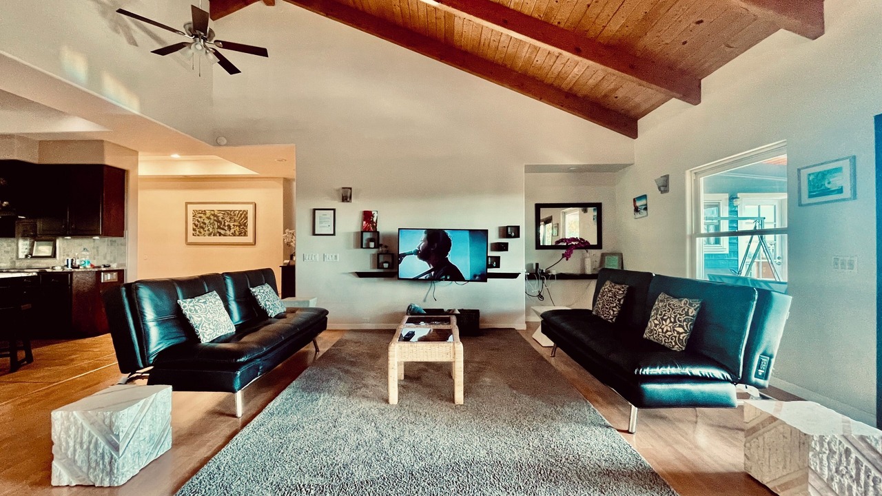 Photo of Livingroom in Kahaluu Bay