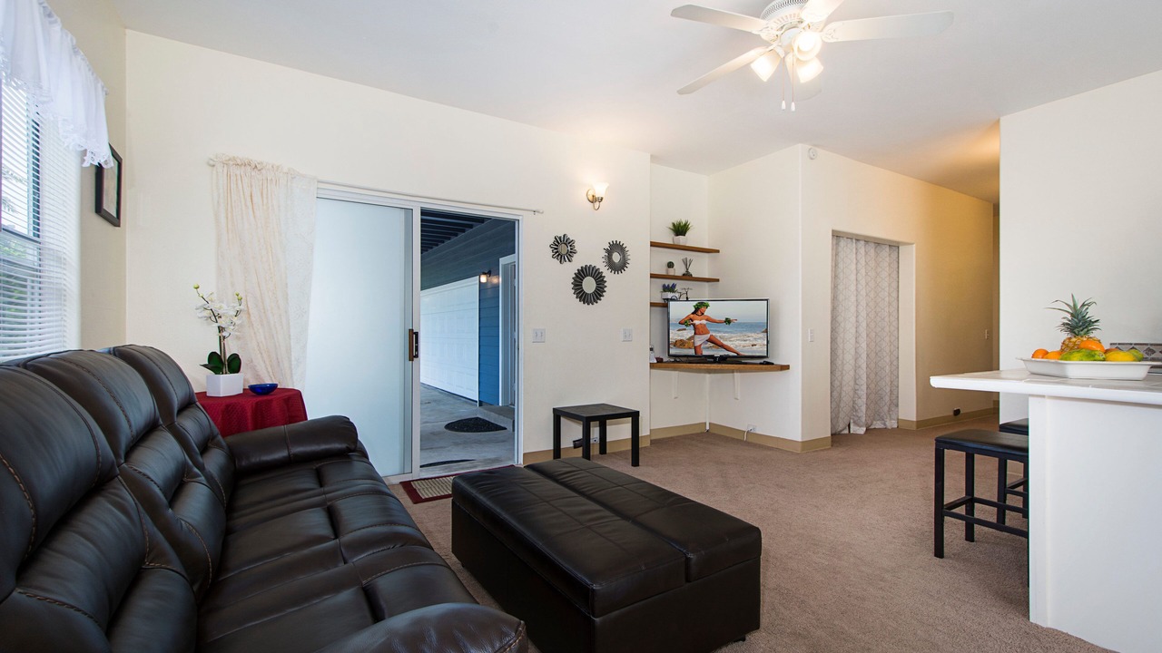 Photo of Livingroom in Kahaluu Bay