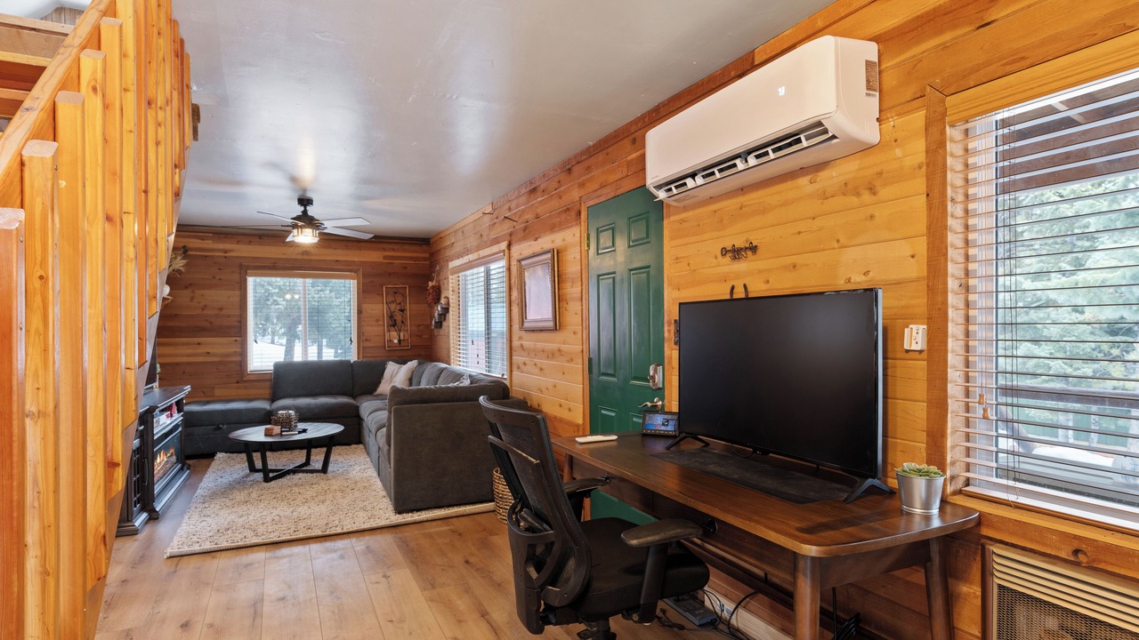 Photo of Livingroom in Meadow View Heights