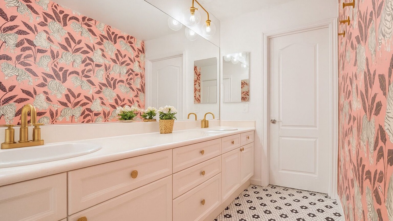 Photo of Bathroom in Punaluu
