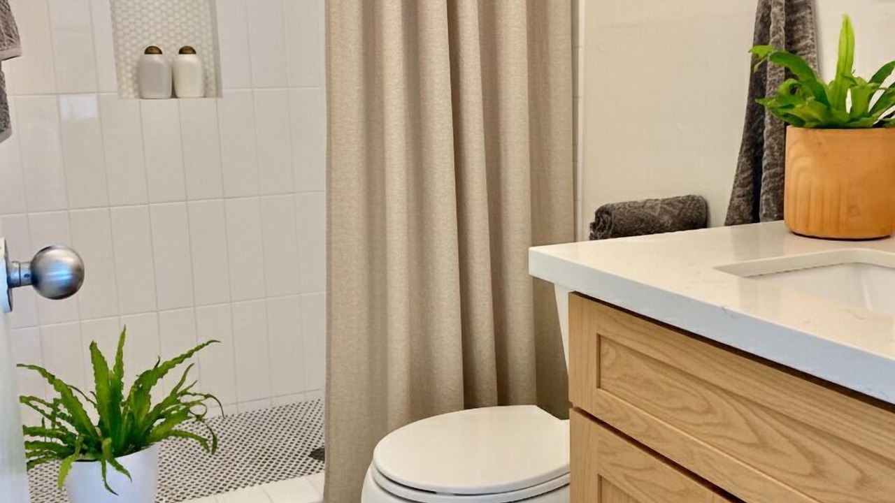 Photo of Bathroom in Punaluu