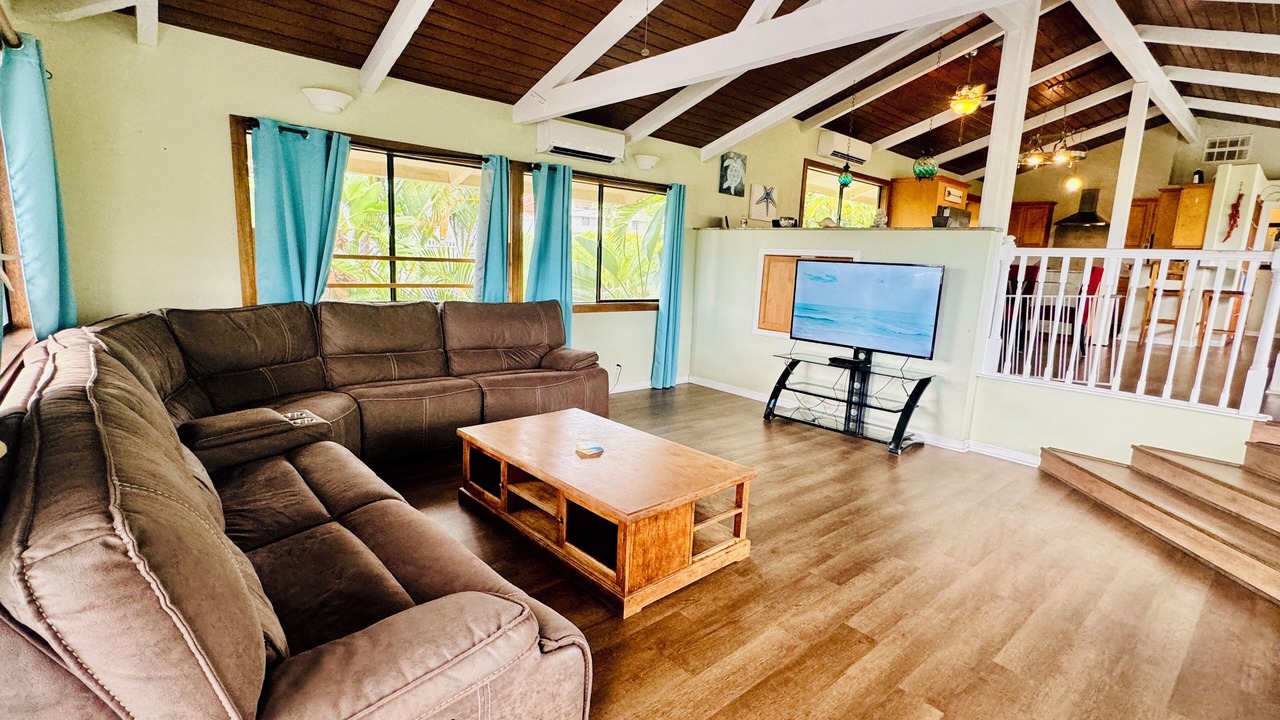 Photo of Livingroom in Kahaluu Bay