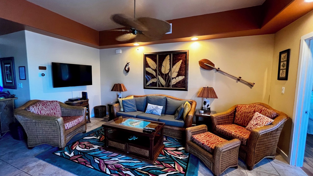 Photo of Livingroom in Kahaluu Bay