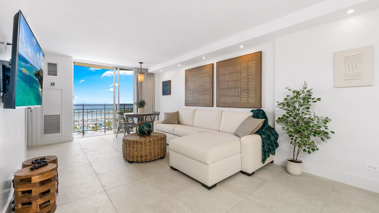 Photo of Livingroom in Waikiki