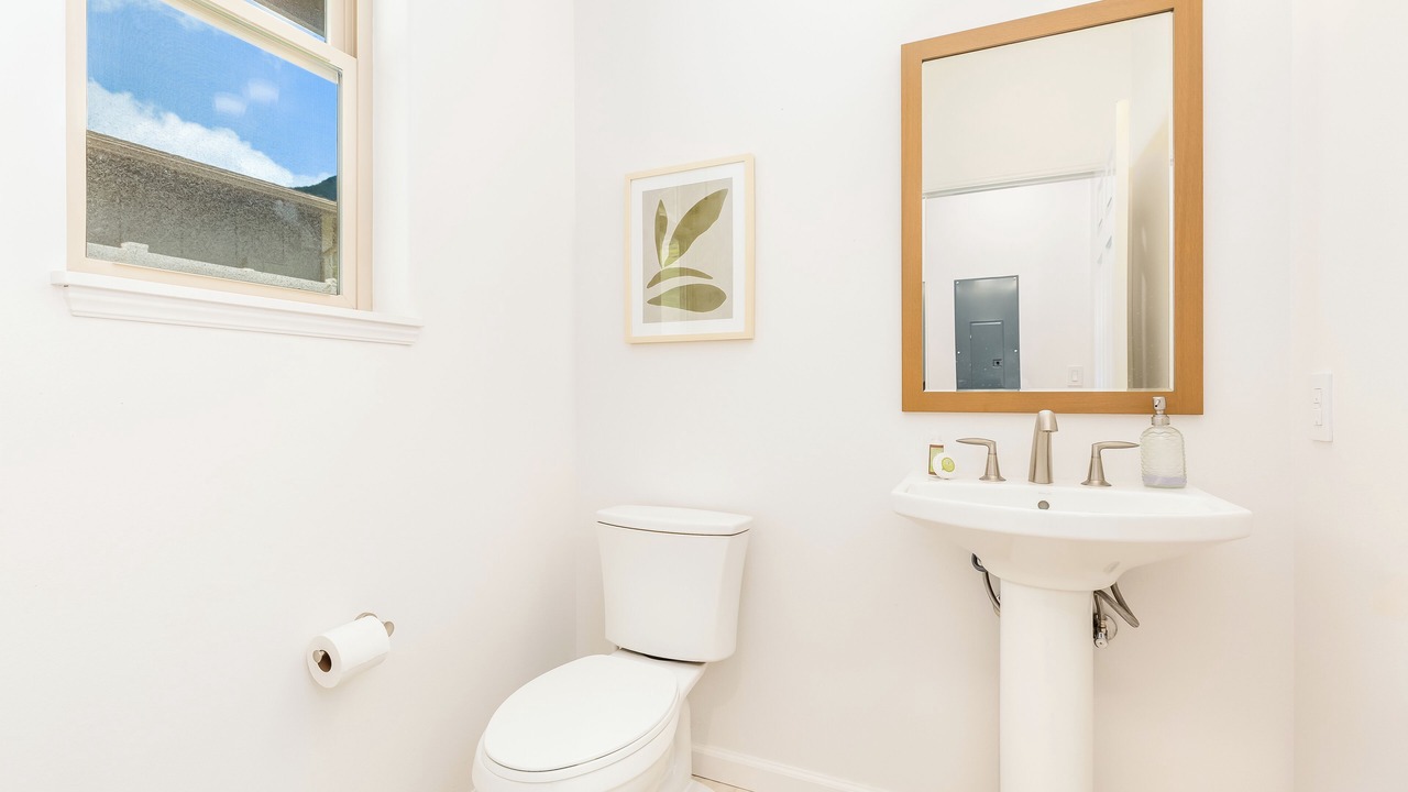 Photo of Bathroom in Makaha Valley