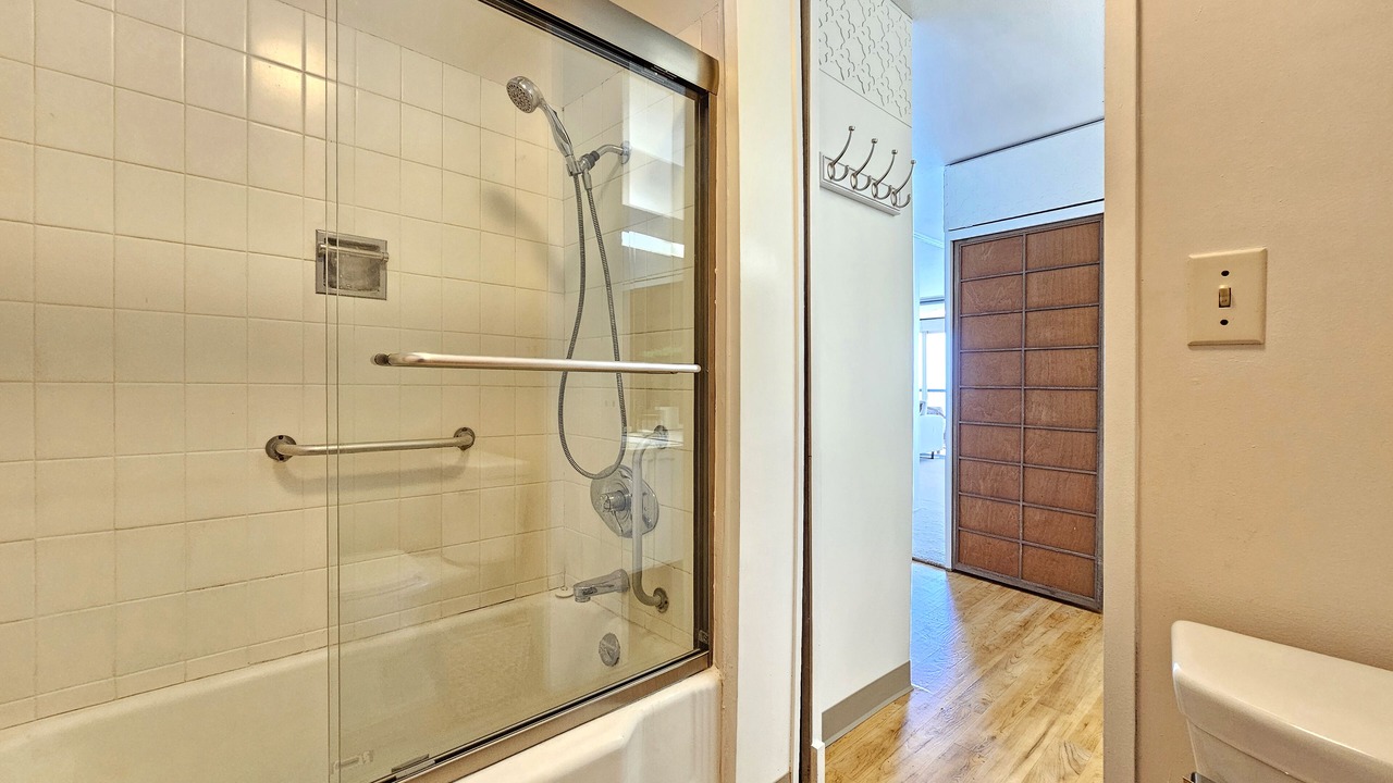 Photo of Bathroom in Diamond Head - Kapahulu - St. Louis
