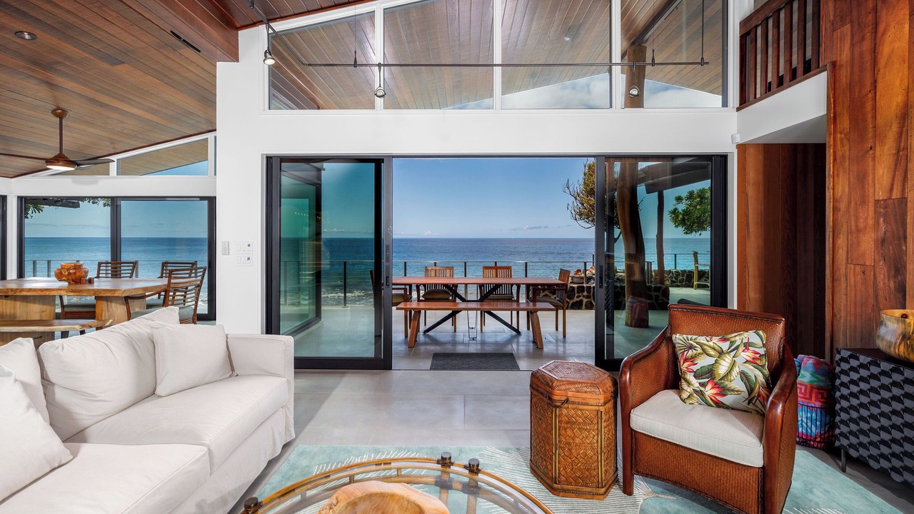 Photo of Livingroom in Kahaluu Bay