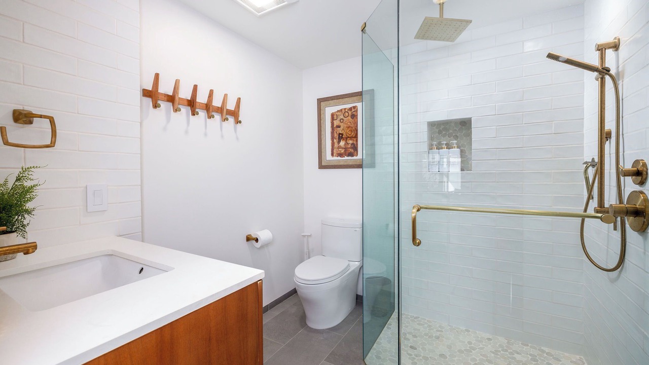 Photo of Bathroom in Kahaluu Bay