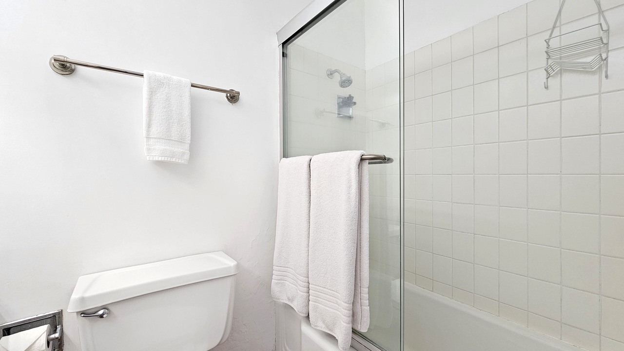 Photo of Bathroom in Diamond Head - Kapahulu - St. Louis