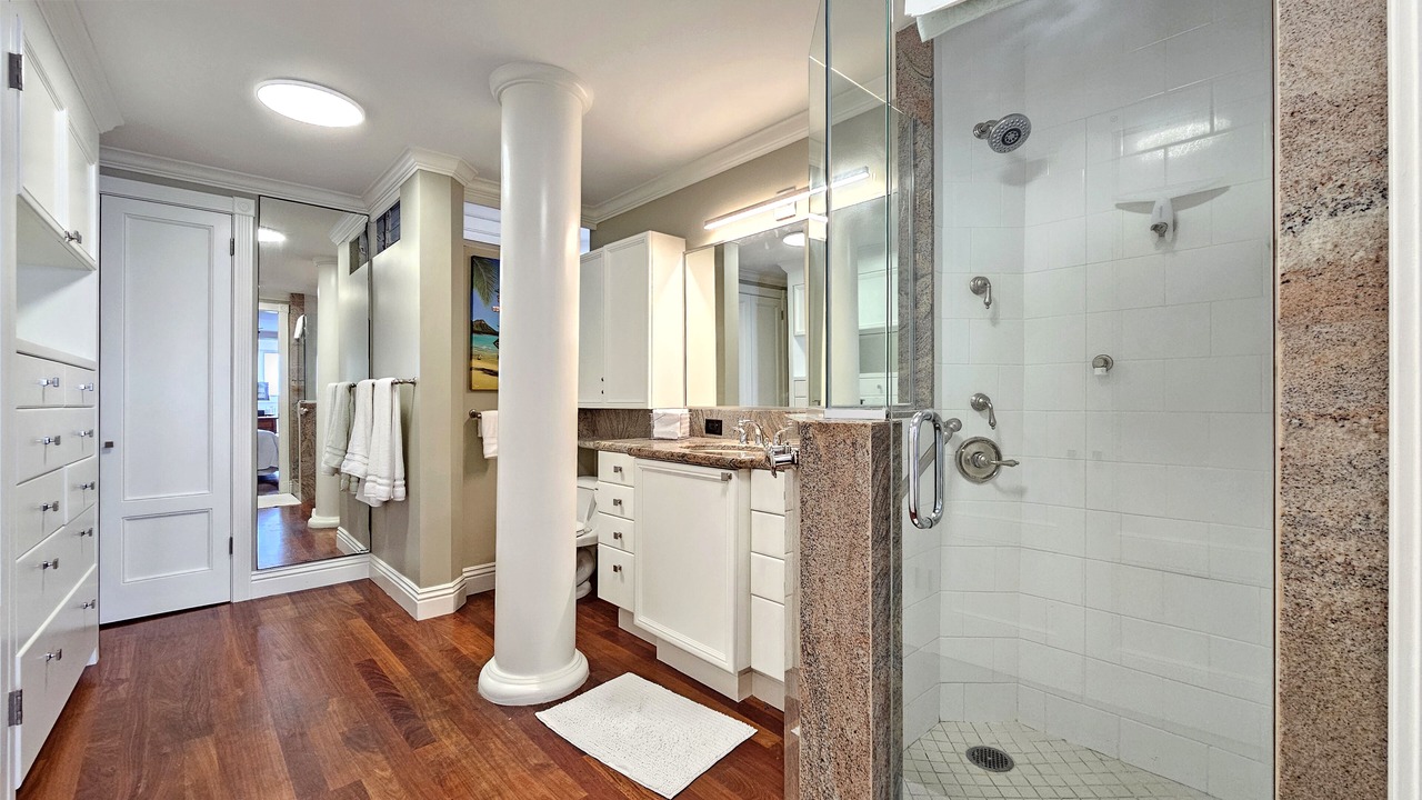Photo of Bathroom in Diamond Head - Kapahulu - St. Louis