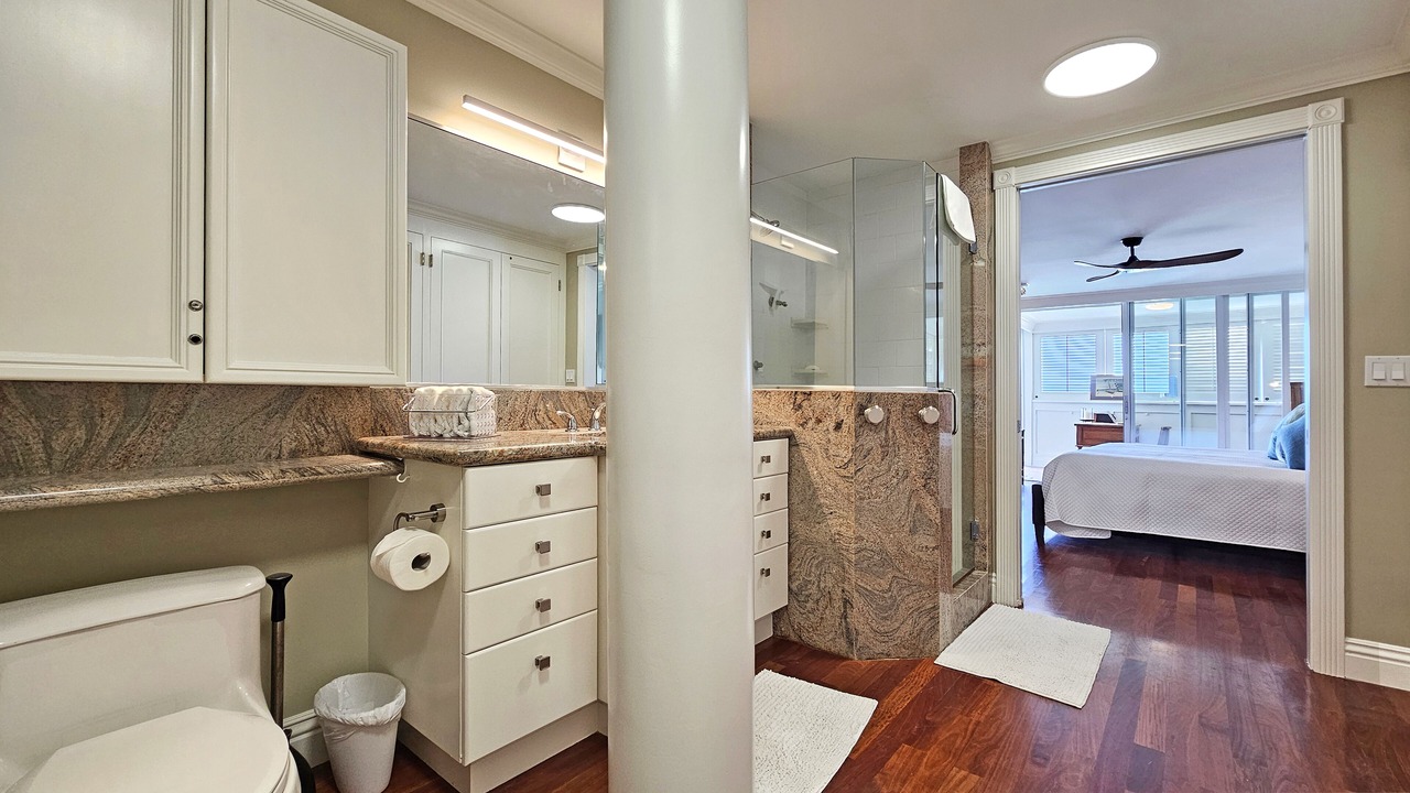 Photo of Bathroom in Diamond Head - Kapahulu - St. Louis