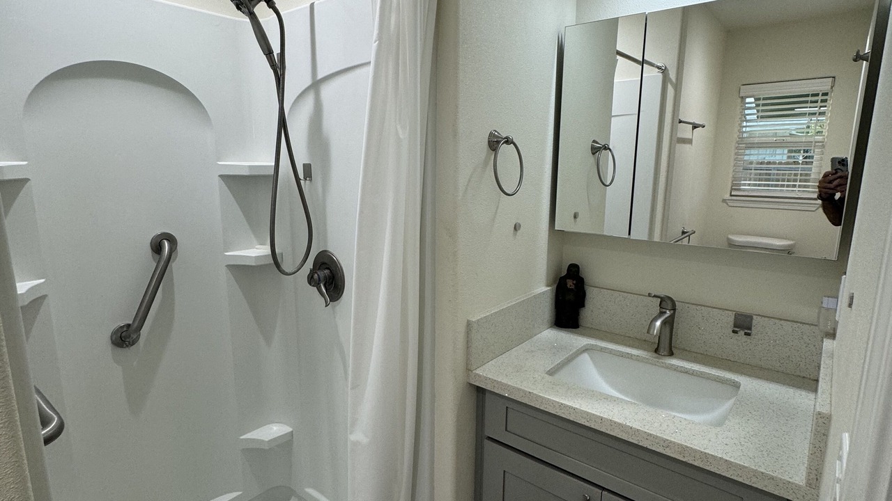 Photo of Bathroom in Makaha