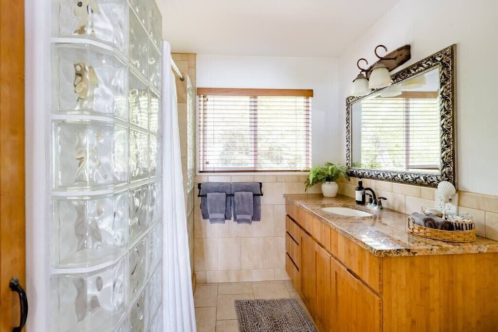 Photo of Bathroom in Kahaluu Bay