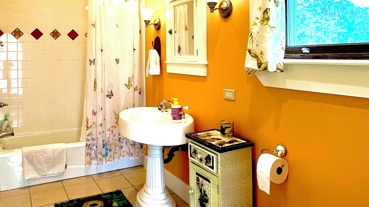 Photo of Bathroom in Pahoa