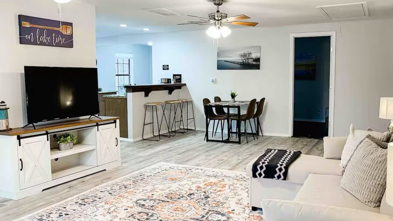 Photo of Livingroom in Lavon