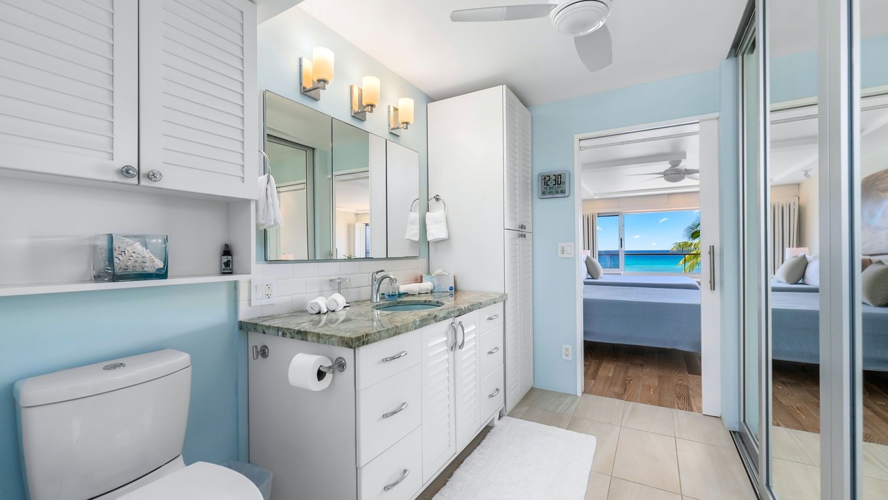 Photo of Bathroom in Diamond Head - Kapahulu - St. Louis