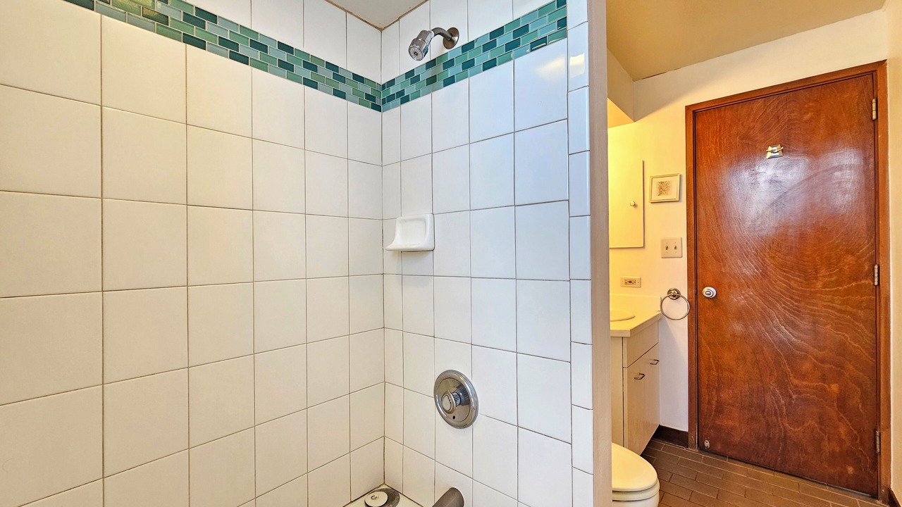 Photo of Bathroom in Diamond Head - Kapahulu - St. Louis
