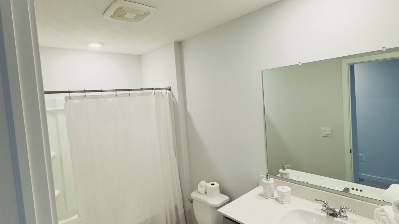 Photo of Bathroom in Summit Station