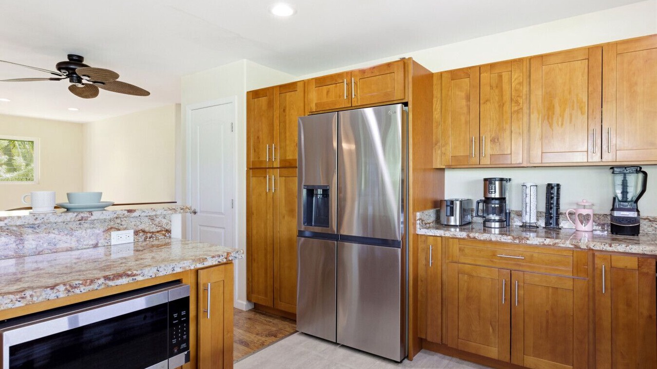 Photo of Kitchen in Kahaluu Bay