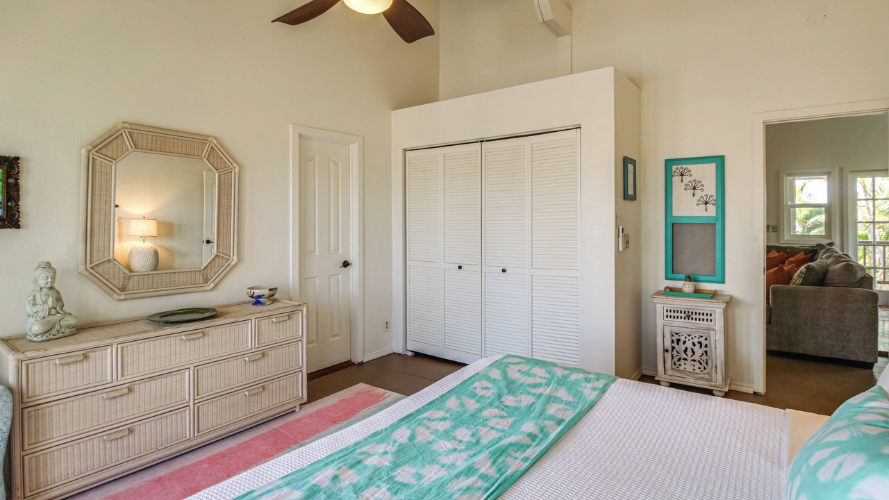 Photo of Bedroom in Historic Lahaina Front Street
