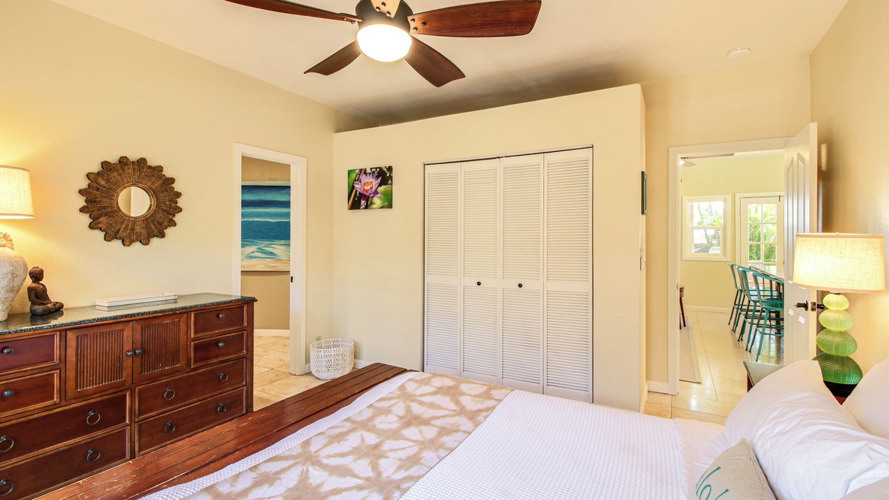 Photo of Bedroom in Historic Lahaina Front Street
