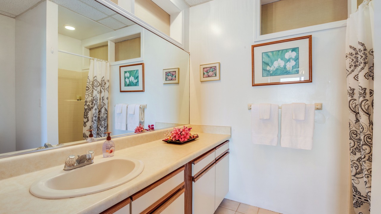 Photo of Bathroom in Kahaluu-Keauhou