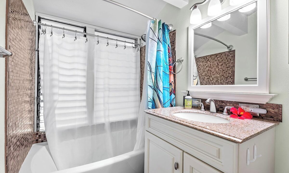 Photo of Bathroom in Keauhou