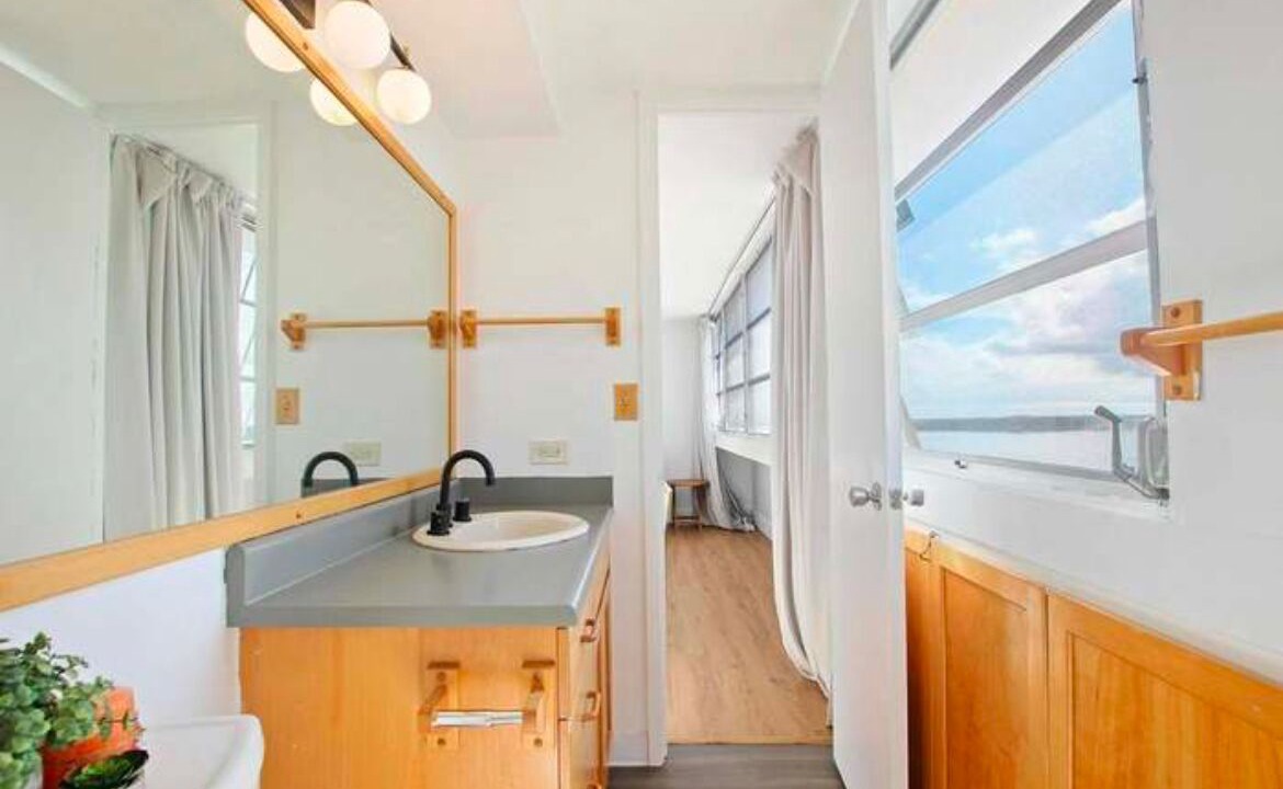 Photo of Bathroom in Hilo