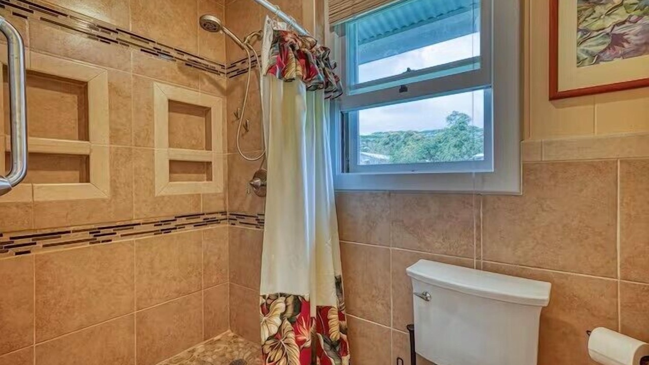 Photo of Bathroom in Hilo