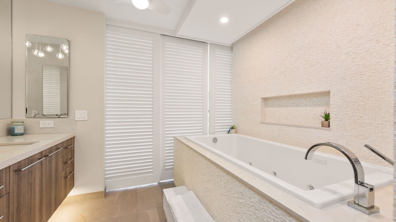 Photo of Bathroom in Diamond Head - Kapahulu - St. Louis