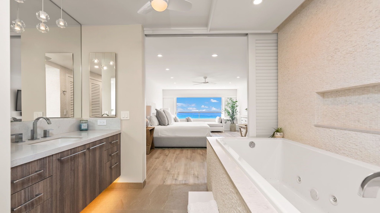 Photo of Bathroom in Diamond Head - Kapahulu - St. Louis
