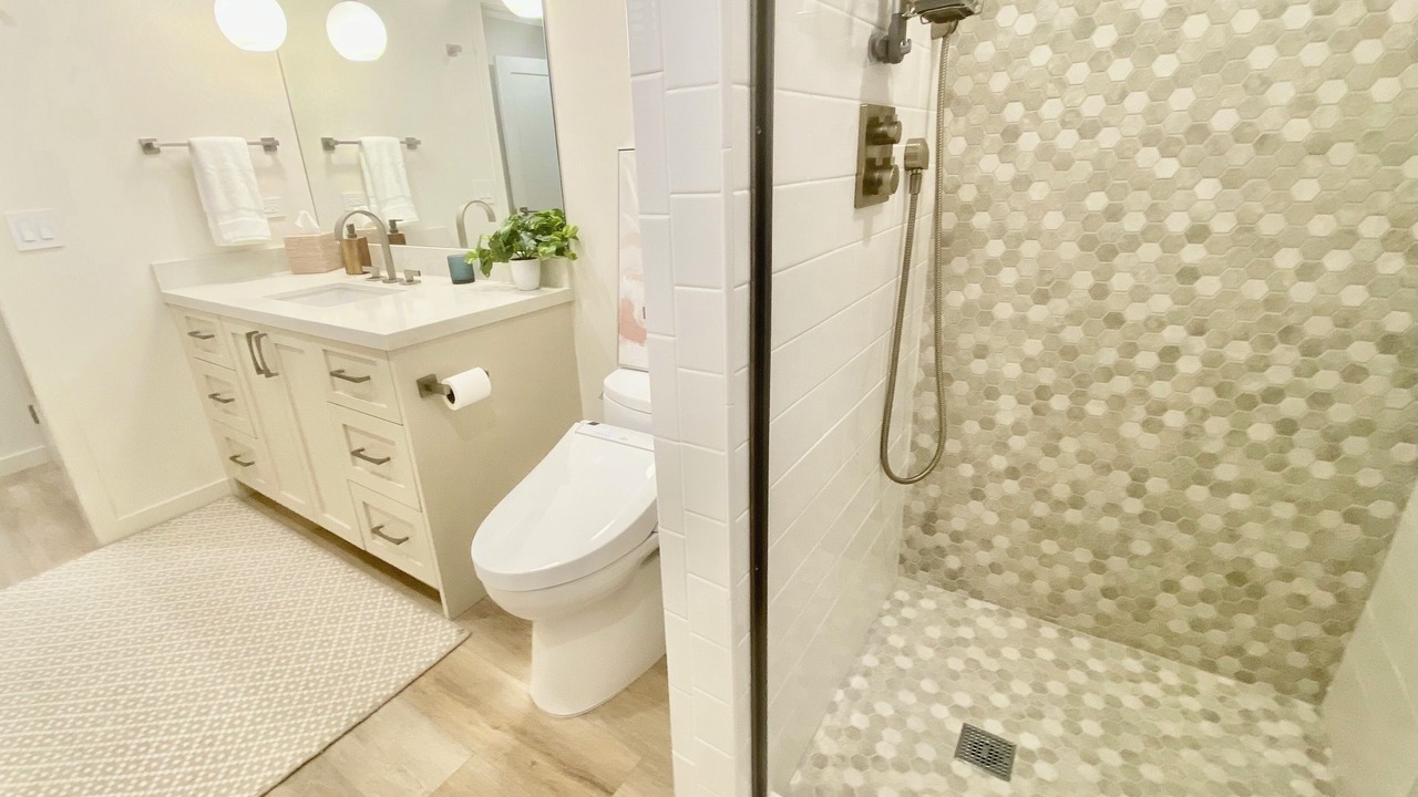 Photo of Bathroom in Diamond Head - Kapahulu - St. Louis