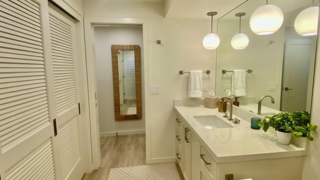 Photo of Bathroom in Diamond Head - Kapahulu - St. Louis