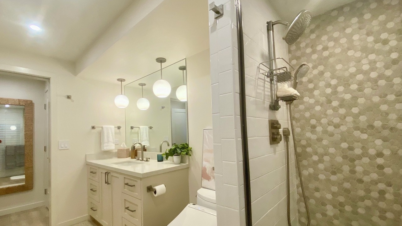 Photo of Bathroom in Diamond Head - Kapahulu - St. Louis